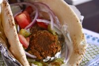Baked Falafel with Creamy Cucumber Yogurt Sauce – Foodie Fridays