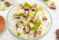 Snickers Salad Recipe: Creamy Dessert Salad with Chocolate & Peanut Butter