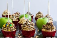 Salted Caramel Apple Cupcakes with Cinnamon Streusel
