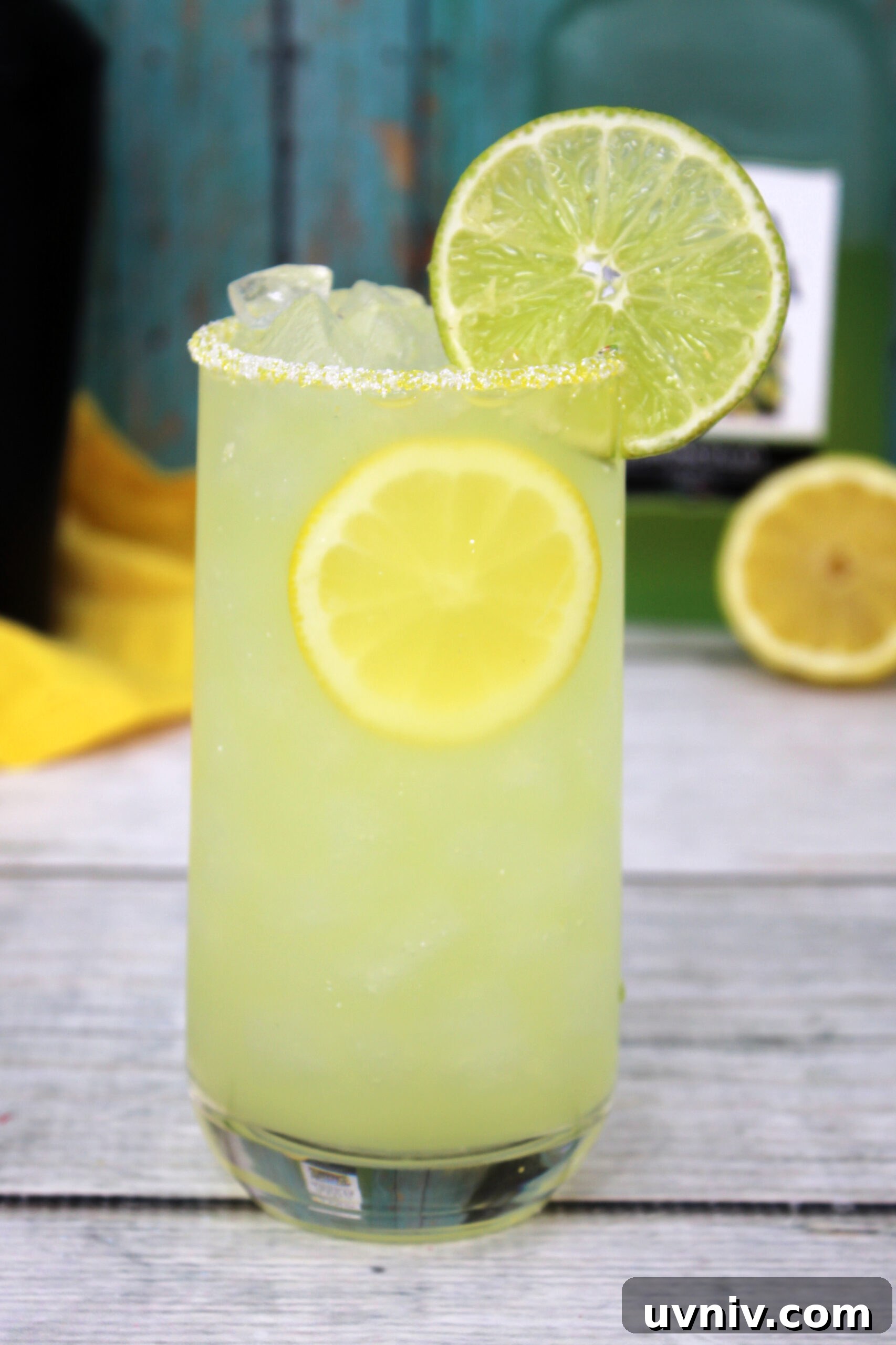 Lemonade Margarita Recipe: Sweet-Tart Cocktail for Summer 4 A summer lemonade margarita served in a tall glass with a sugared rim, garnished with lemon and lime slices