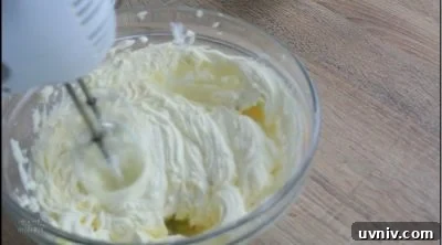 Cream Cheese Frosting Recipe: Simple, Smooth, and Delicious 8 Cream cheese frosting step