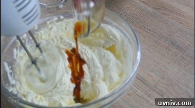 Cream Cheese Frosting Recipe: Simple, Smooth, and Delicious 9 Cream cheese frosting step
