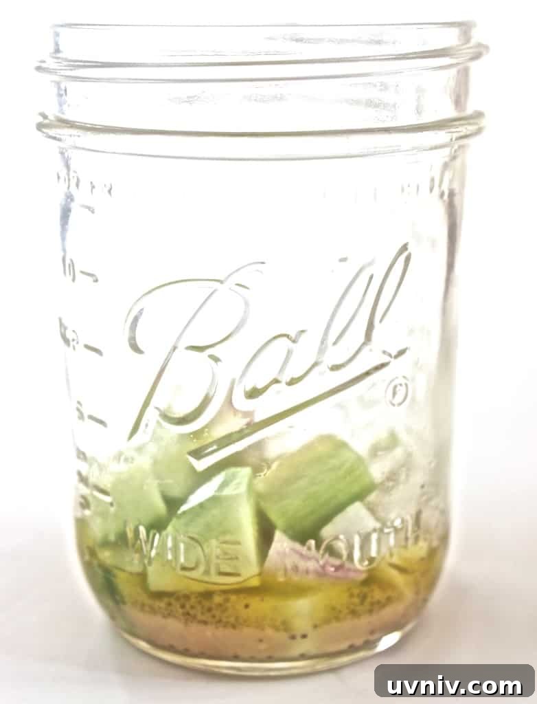 Make some Mason Jar Salads to have fresh & delicious salads for lunch all week!