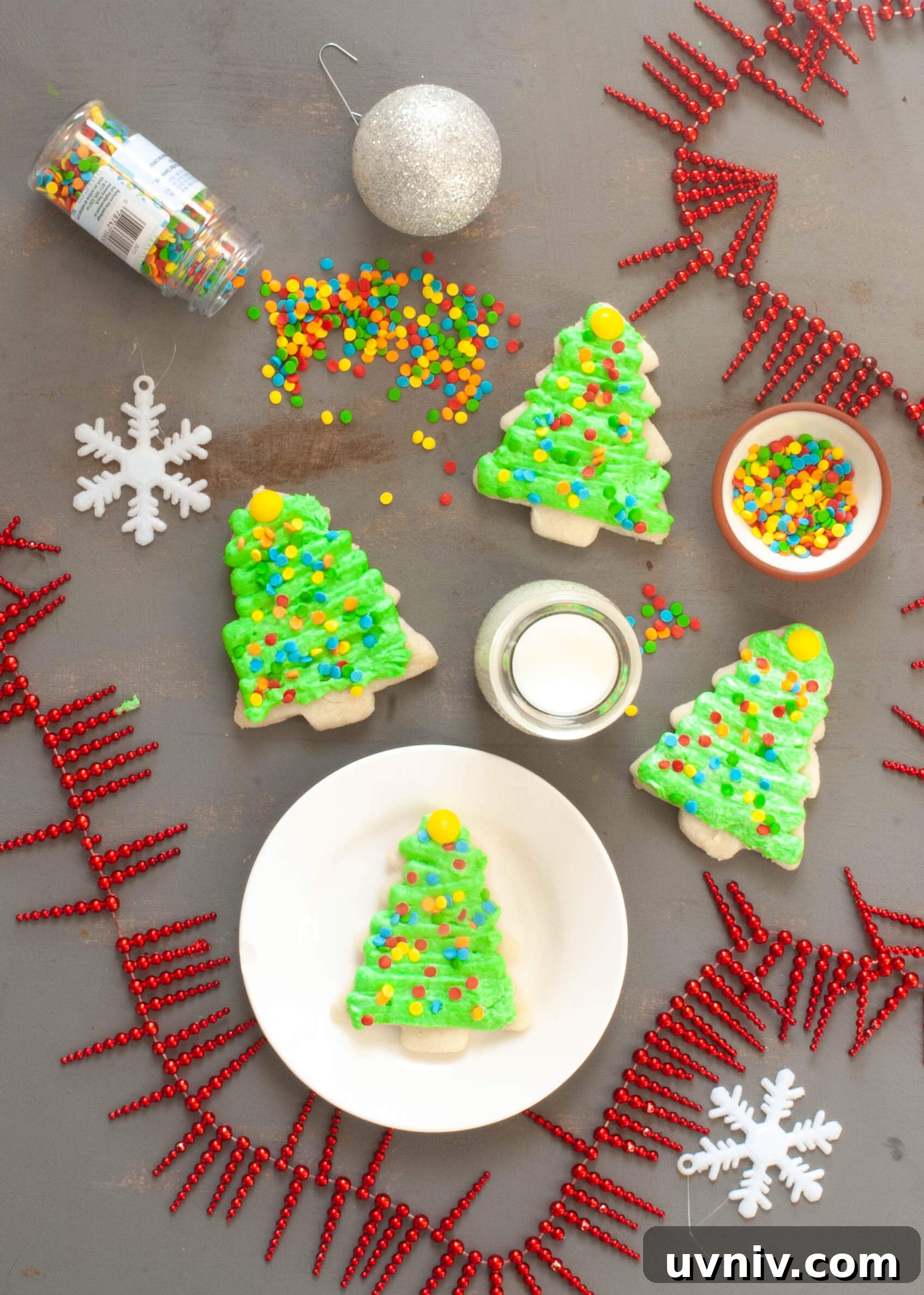 17 Gluten-Free Vegan Christmas Baking Recipes for Holiday Treats 8 allergy-friendly-roll-out-sugar-cookies (2)