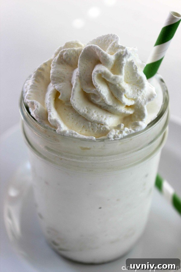 Copycat Starbucks Vanilla Bean Frappuccino - Super simple to make at home. Save yourself some $$'s.