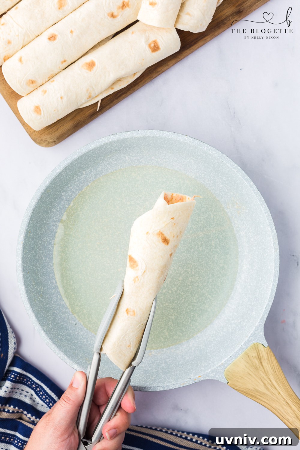 Crispy Chicken Taquitos with Tangy Salsa Recipe 7 Fry each taquito for 2-3 minutes per side.