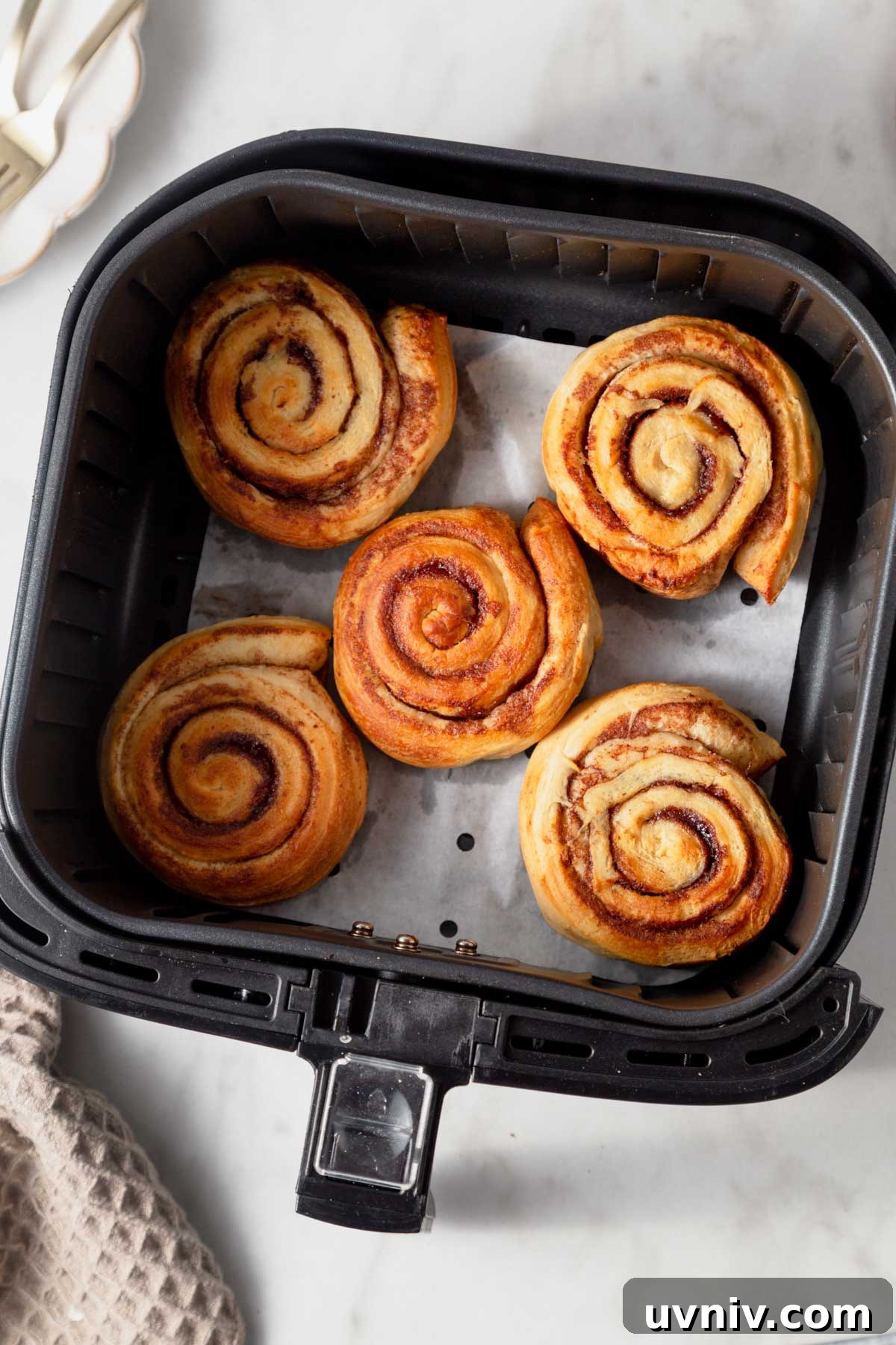 Pillsbury Cinnamon Rolls in the Air Fryer: Quick & Fluffy 5 baked pillsbury cinnamon rolls in the air fryer.