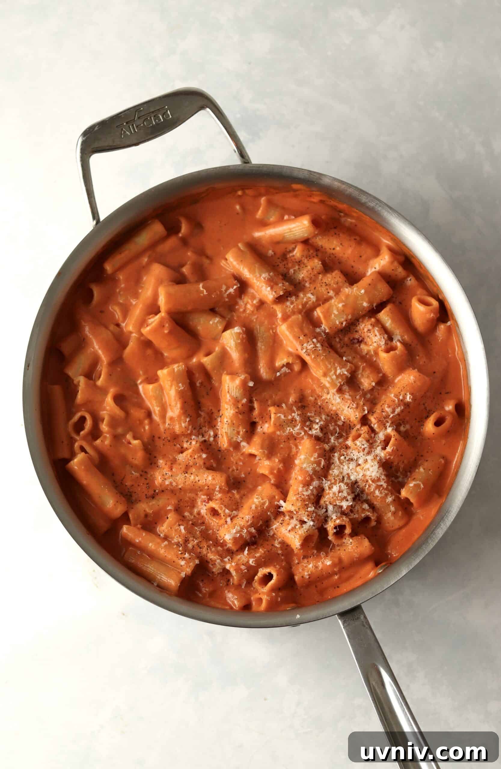 Spicy Rigatoni alla Carbonara — Copycat Restaurant Recipe 7 rigatoni tossed in spicy vodka sauce.