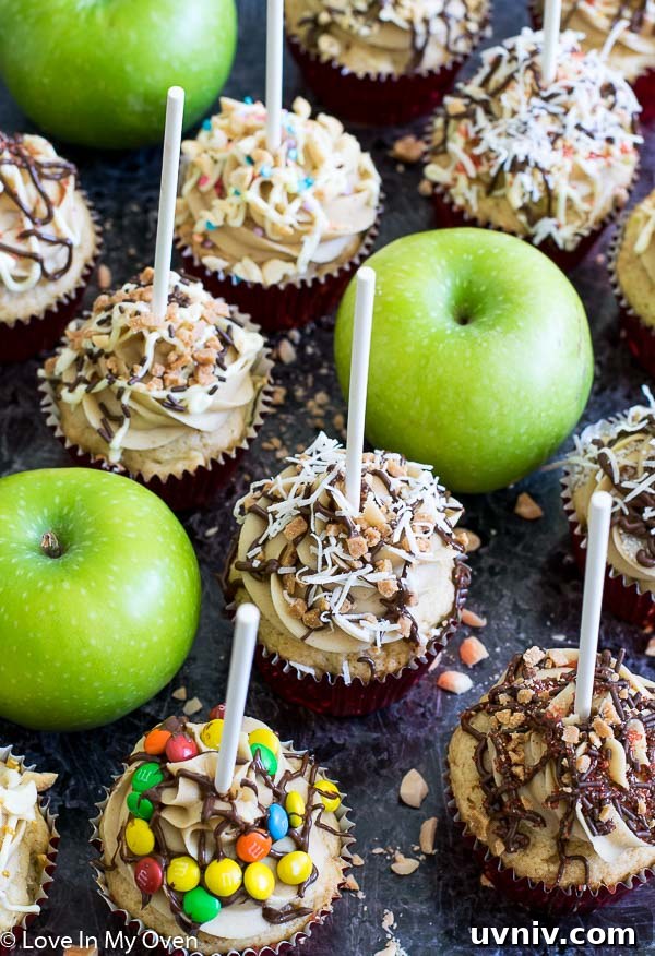 Salted Caramel Apple Cupcakes with Cinnamon Streusel 3 caramel apple cupcakes