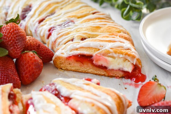 Strawberry rhubarb crescent ring